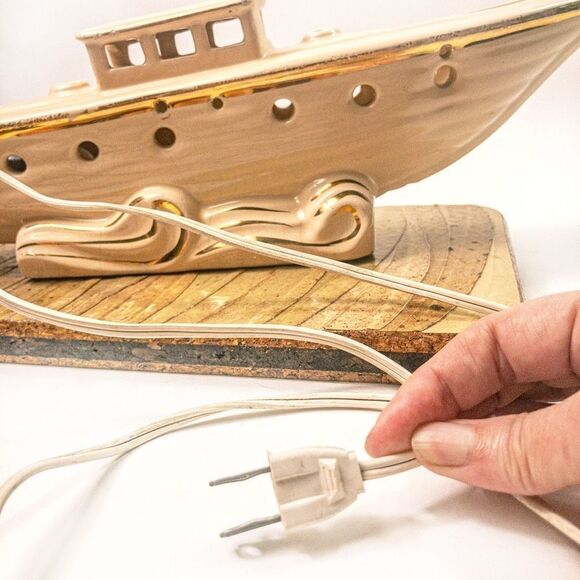 MCM Ceramic Sailboat TV Lamp Beige/Gold Detail 1950’s - Picture 3 of 12